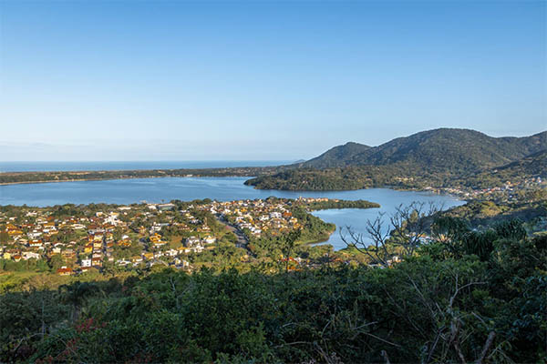 Lagoa da conceição em florianópolis durante o fim da tarde