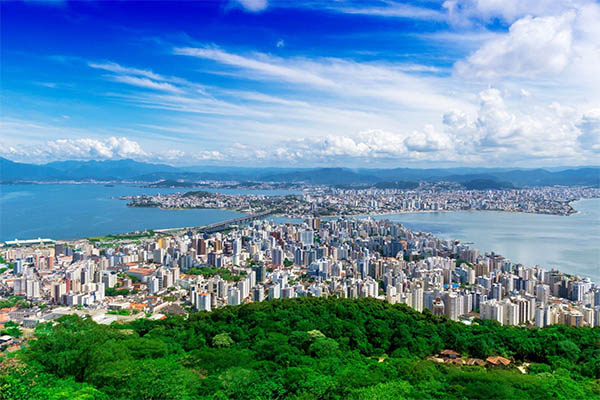 Paisagem aerea de florianópolis durante o dia